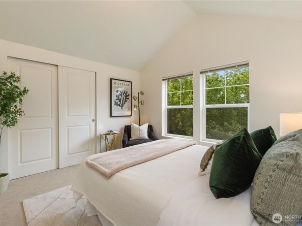 2674 SW Sylvan Heights Dr, Seattle WA 98106