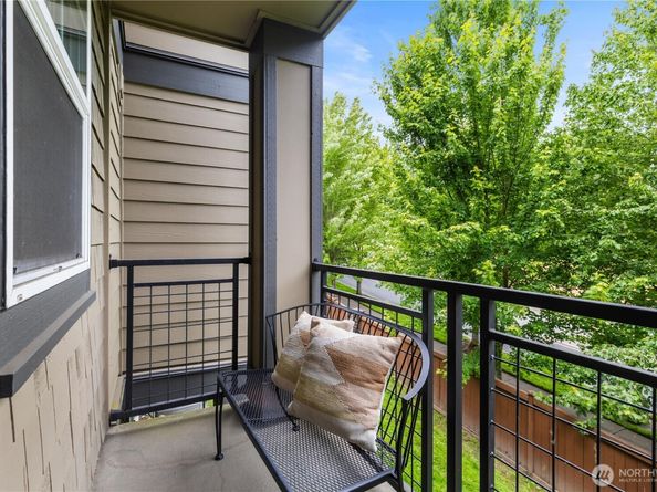 2674 SW Sylvan Heights Dr, Seattle WA 98106