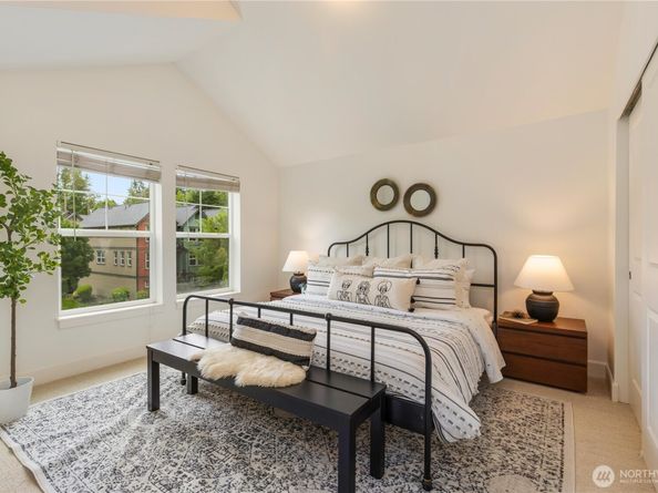 2674 SW Sylvan Heights Dr, Seattle WA 98106
