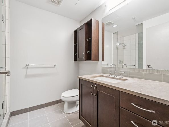 10610 NE 9th Place C4210, Bellevue WA 98004