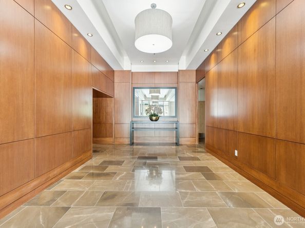 10610 NE 9th Place C4210, Bellevue WA 98004