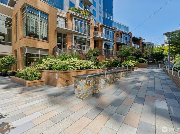10610 NE 9th Place C4210, Bellevue WA 98004