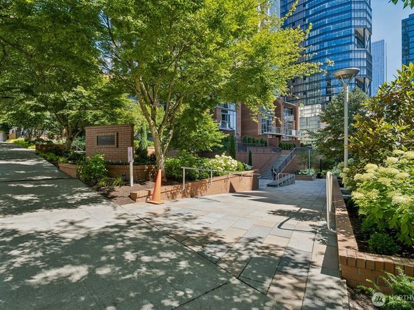10610 NE 9th Place C4210, Bellevue WA 98004