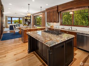 8260 Avalon Drive, Mercer Island WA 98040