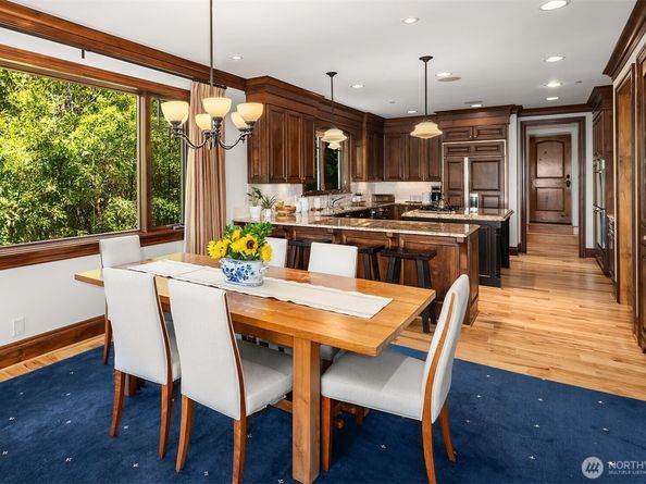 8260 Avalon Drive, Mercer Island WA 98040