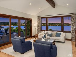 8260 Avalon Drive, Mercer Island WA 98040