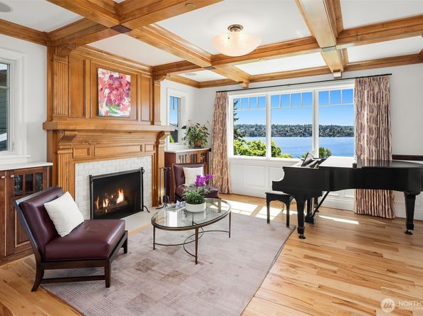 8260 Avalon Drive, Mercer Island WA 98040