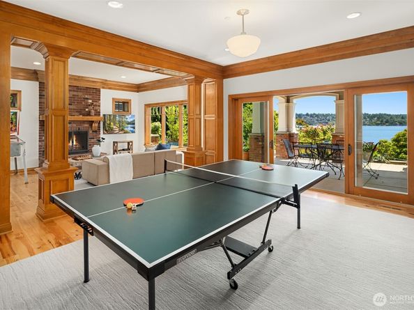 8260 Avalon Drive, Mercer Island WA 98040