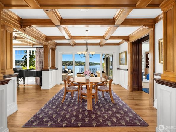 8260 Avalon Drive, Mercer Island WA 98040