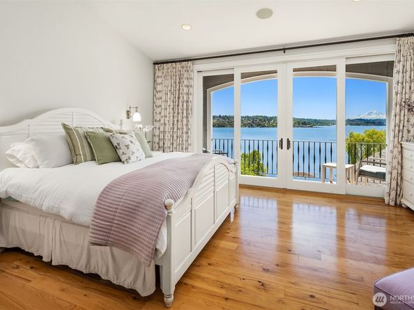 8260 Avalon Drive, Mercer Island WA 98040