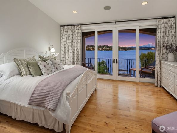 8260 Avalon Drive, Mercer Island WA 98040