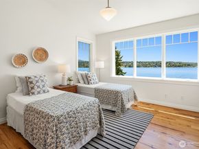 8260 Avalon Drive, Mercer Island WA 98040