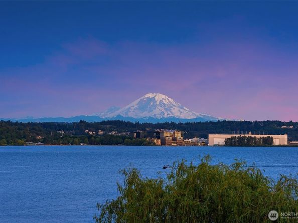 8260 Avalon Drive, Mercer Island WA 98040