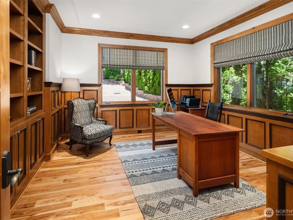 8260 Avalon Drive, Mercer Island WA 98040