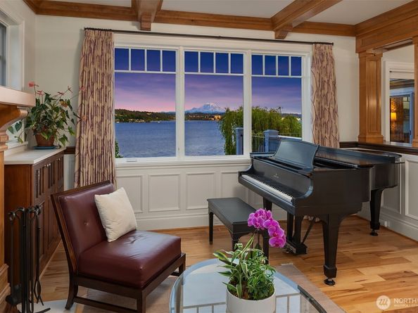8260 Avalon Drive, Mercer Island WA 98040