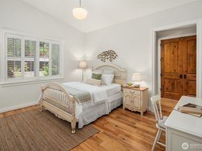 8260 Avalon Drive, Mercer Island WA 98040