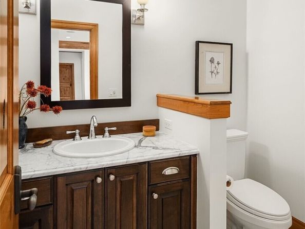 8260 Avalon Drive, Mercer Island WA 98040