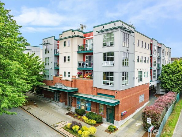 2331 42nd Avenue SW 403, Seattle WA 98116