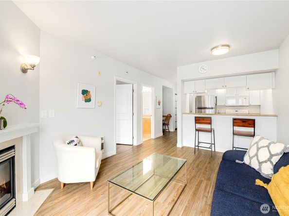 2331 42nd Avenue SW 403, Seattle WA 98116