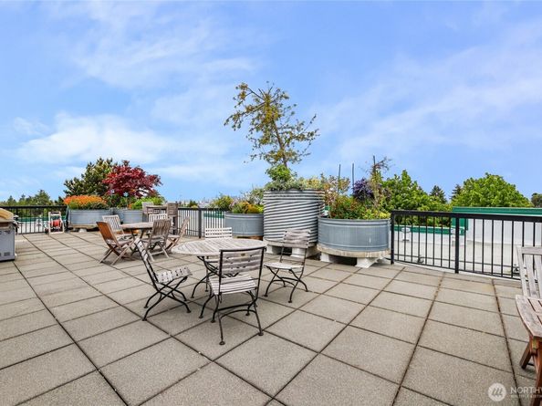 2331 42nd Avenue SW 403, Seattle WA 98116