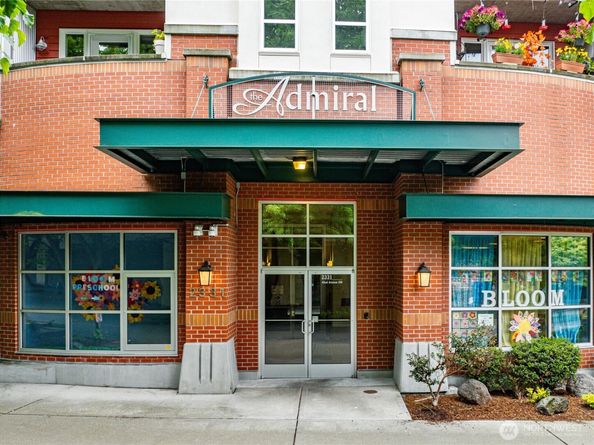 2331 42nd Avenue SW 403, Seattle WA 98116
