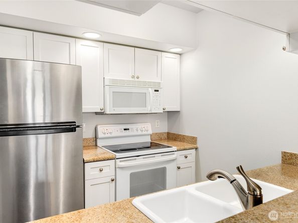 2331 42nd Avenue SW 403, Seattle WA 98116