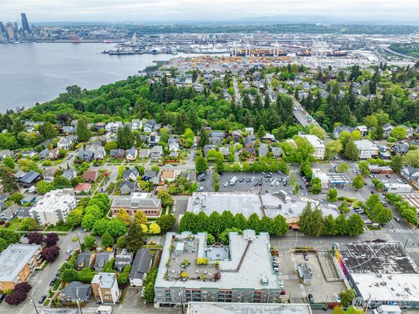 2331 42nd Avenue SW 403, Seattle WA 98116