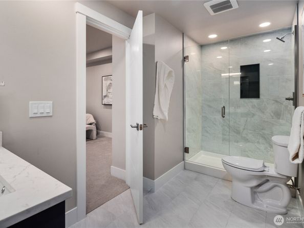 8814 NE Juanita Drive, Kirkland WA 98034