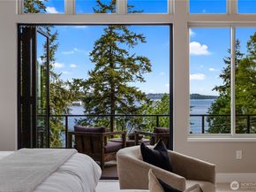 8814 NE Juanita Drive, Kirkland WA 98034