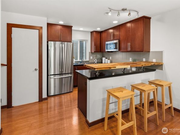 672 NE 40th St, Seattle WA 98105
