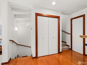 672 NE 40th St, Seattle WA 98105