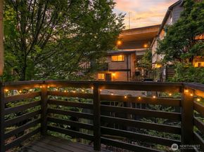 672 NE 40th St, Seattle WA 98105