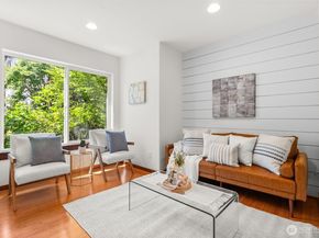 672 NE 40th St, Seattle WA 98105