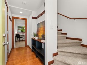 672 NE 40th St, Seattle WA 98105