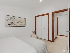 672 NE 40th St, Seattle WA 98105