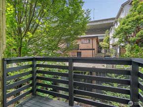 672 NE 40th St, Seattle WA 98105