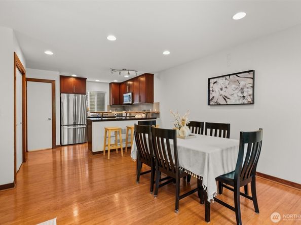 672 NE 40th St, Seattle WA 98105