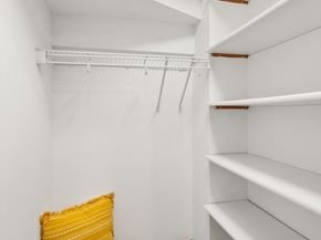 672 NE 40th St, Seattle WA 98105