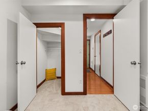 672 NE 40th St, Seattle WA 98105