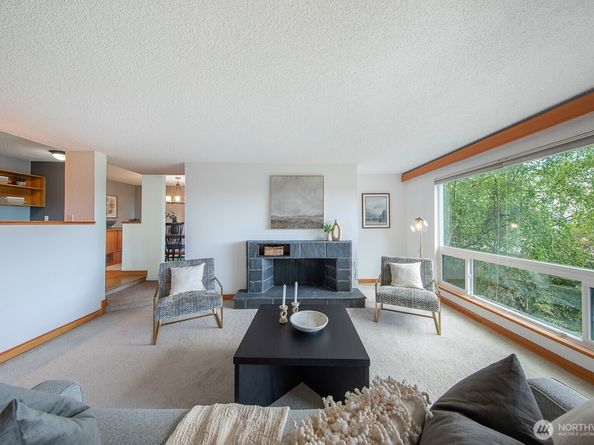 2500 W Manor Place 216, Seattle WA 98199