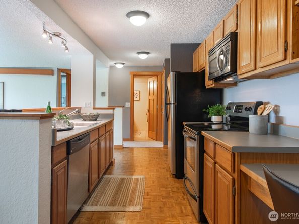 2500 W Manor Place 216, Seattle WA 98199