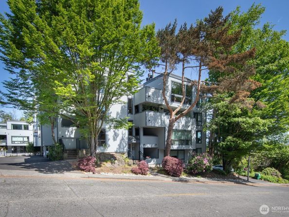 2500 W Manor Place 216, Seattle WA 98199