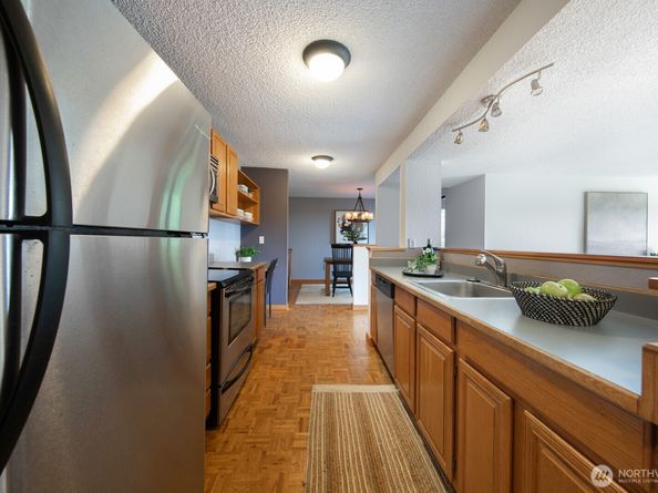 2500 W Manor Place 216, Seattle WA 98199
