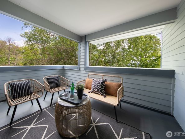 2500 W Manor Place 216, Seattle WA 98199