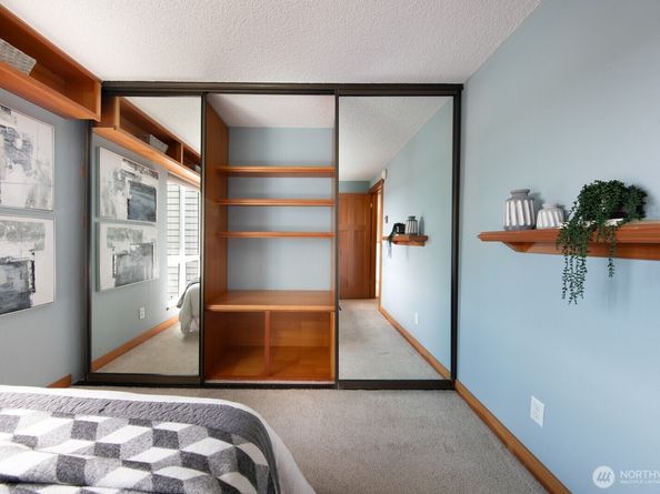 2500 W Manor Place 216, Seattle WA 98199