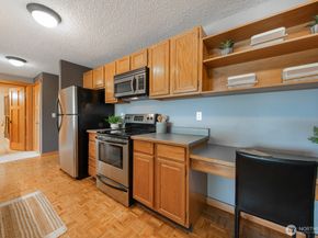 2500 W Manor Place 216, Seattle WA 98199