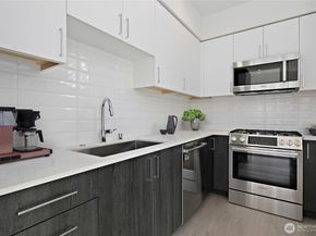 109 22nd Avenue E C, Seattle WA 98112