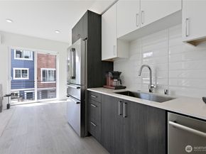 109 22nd Avenue E C, Seattle WA 98112