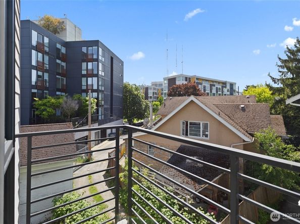 109 22nd Avenue E C, Seattle WA 98112