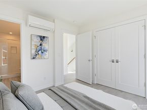 109 22nd Avenue E C, Seattle WA 98112